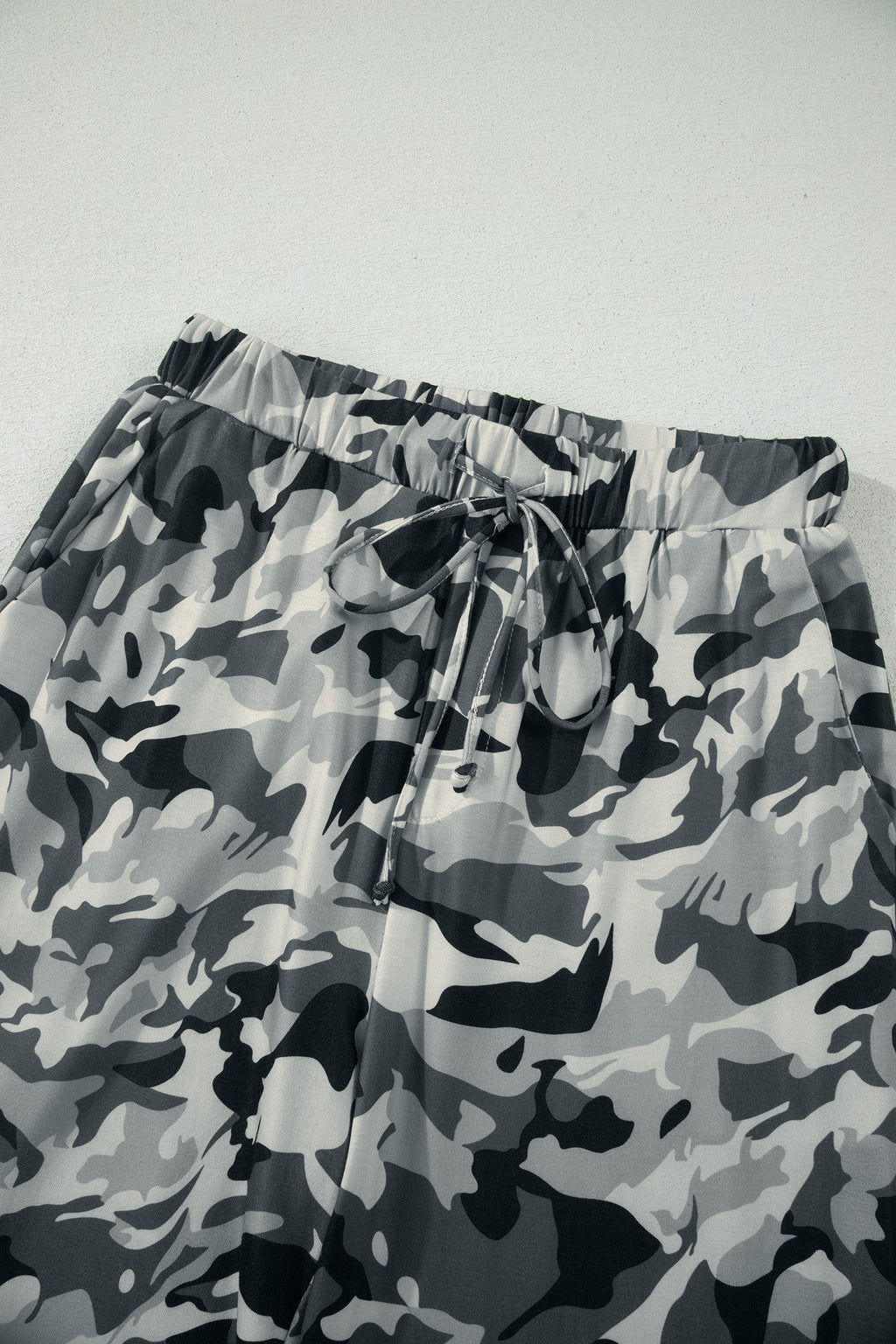 Green Camouflage Print Drawstring Casual Pants
