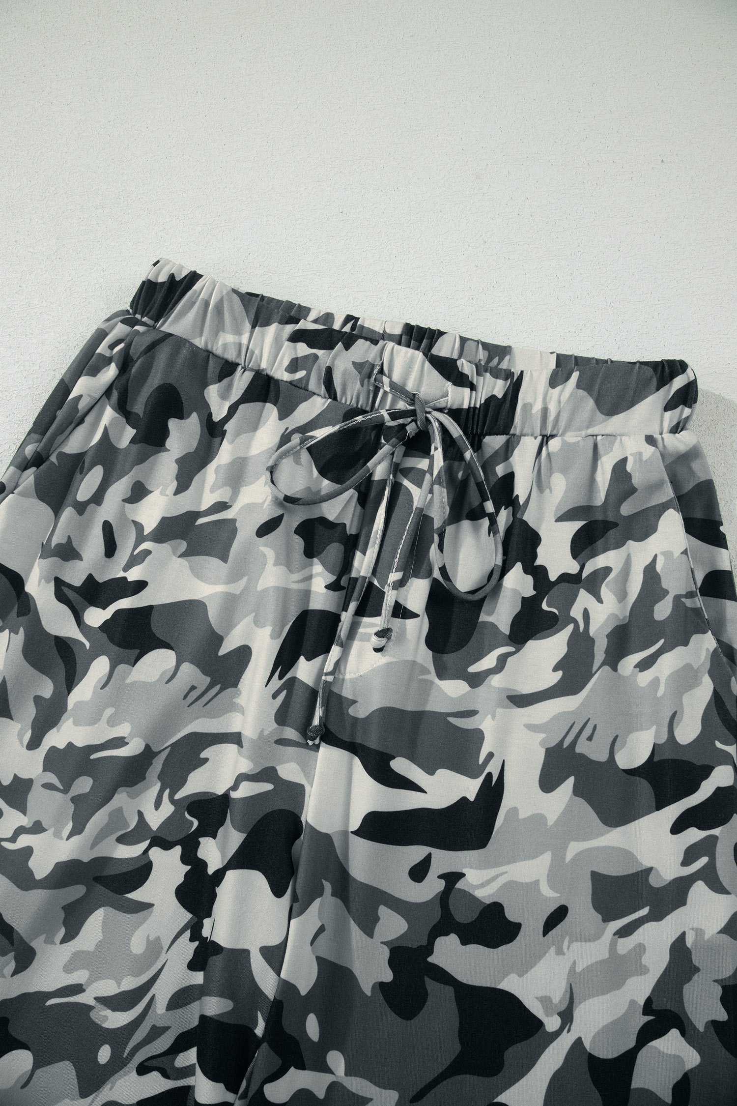 Green Camouflage Print Drawstring Casual Pants