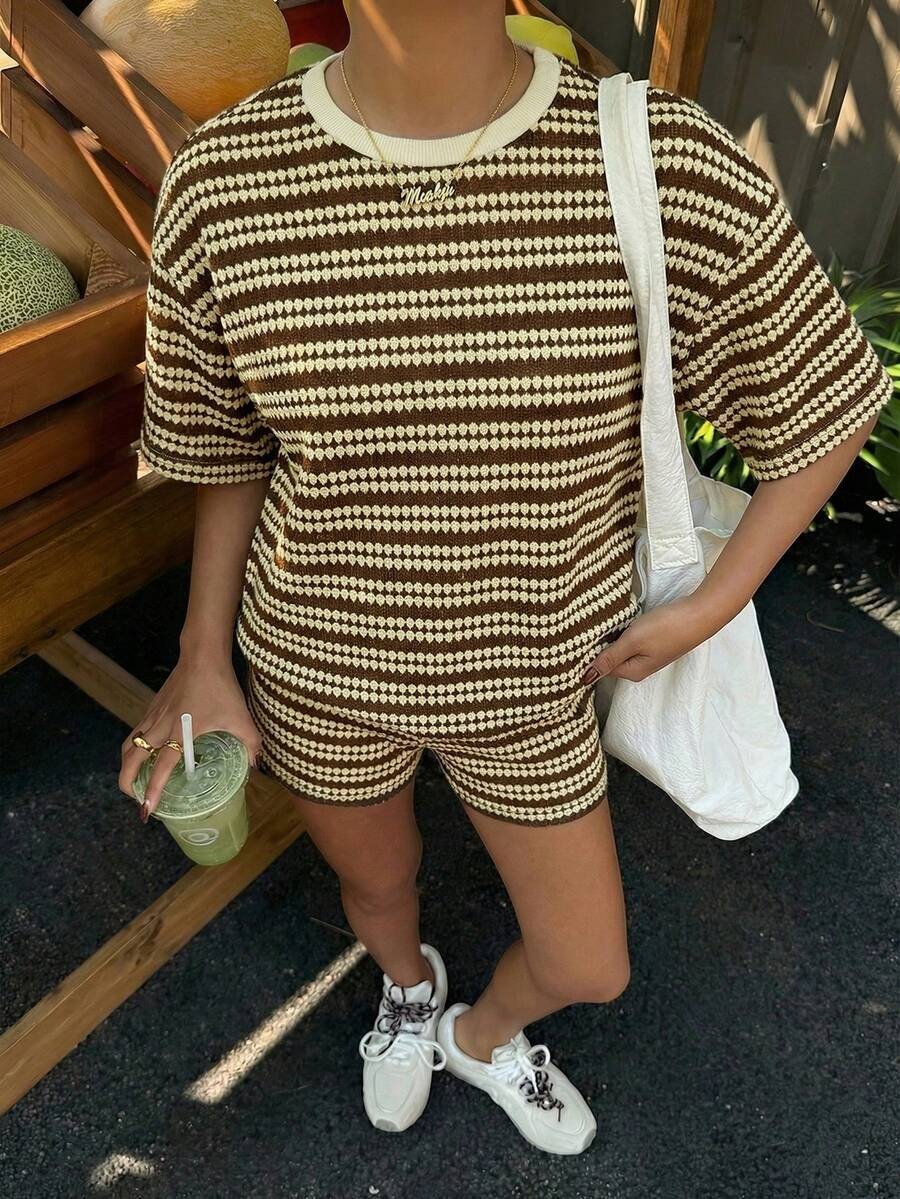 Damen-Set aus kurzärmeligem T-Shirt mit Rundhalsausschnitt und Shorts
