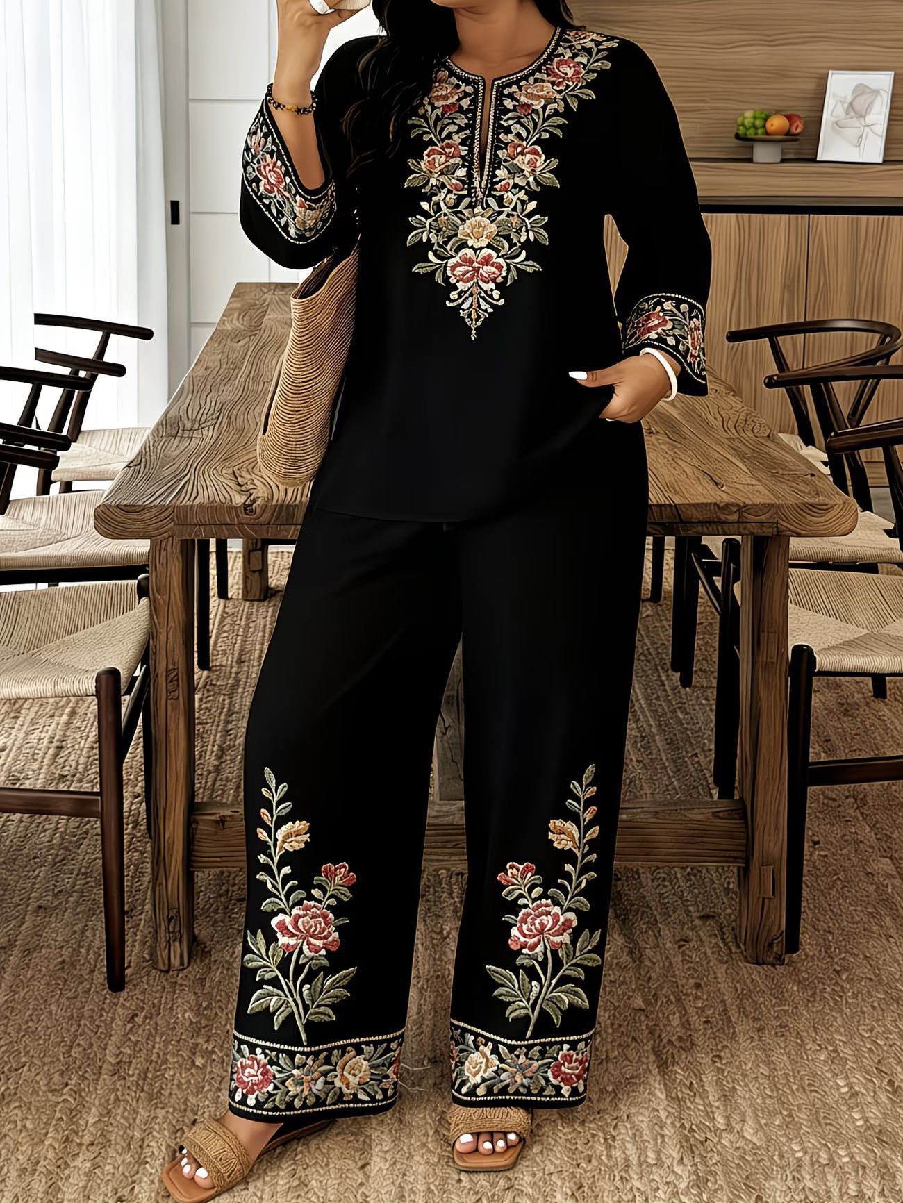 Ethnische zweiteilige Kombination für Damen mit langärmeligem Oberteil und Cropped-Hose