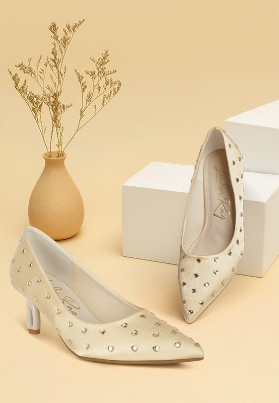 Madhara Pumps mit herzförmigen Strasssteinen
