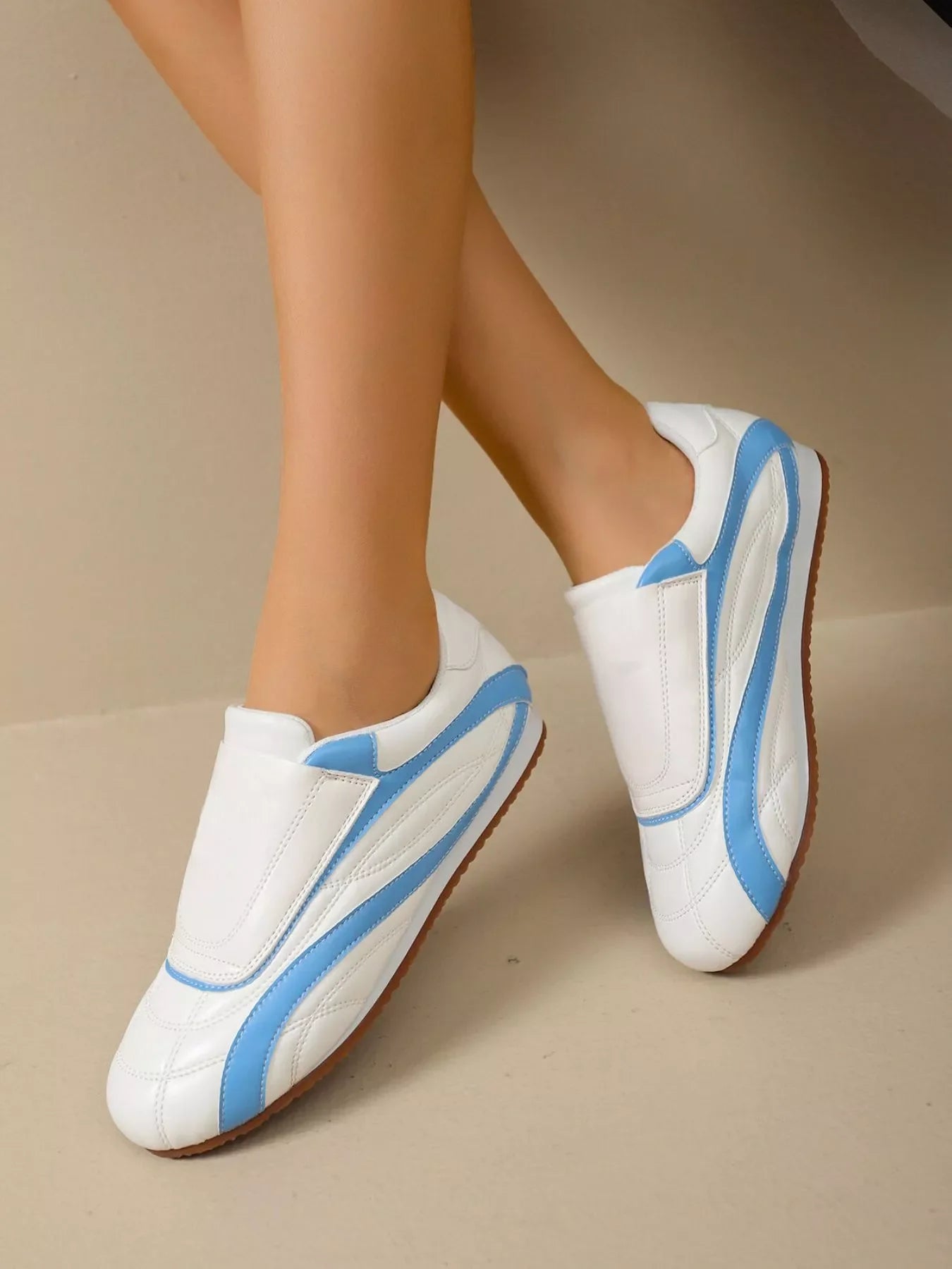 Contrast Round Toe Sneakers