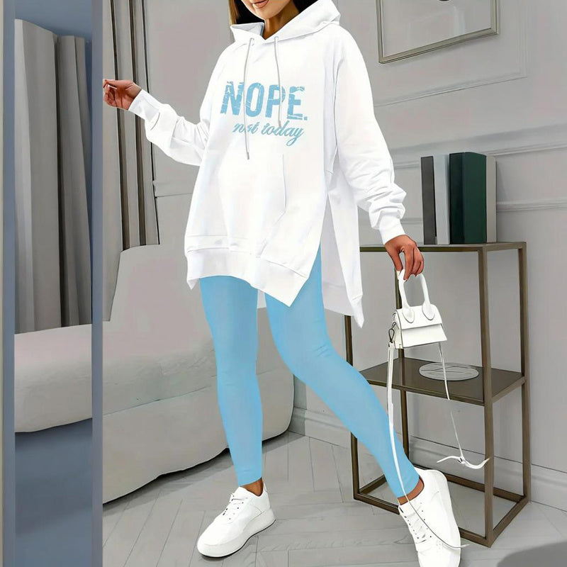 Lässiges zweiteiliges Set aus einfarbigen Leggings und Kapuzenpullover mit Buchstabenaufdruck