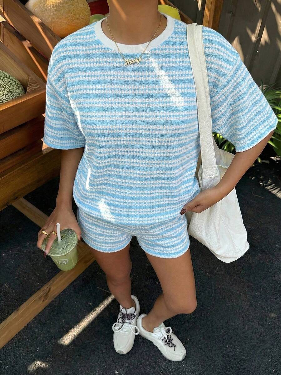 Damen-Set aus kurzärmeligem T-Shirt mit Rundhalsausschnitt und Shorts