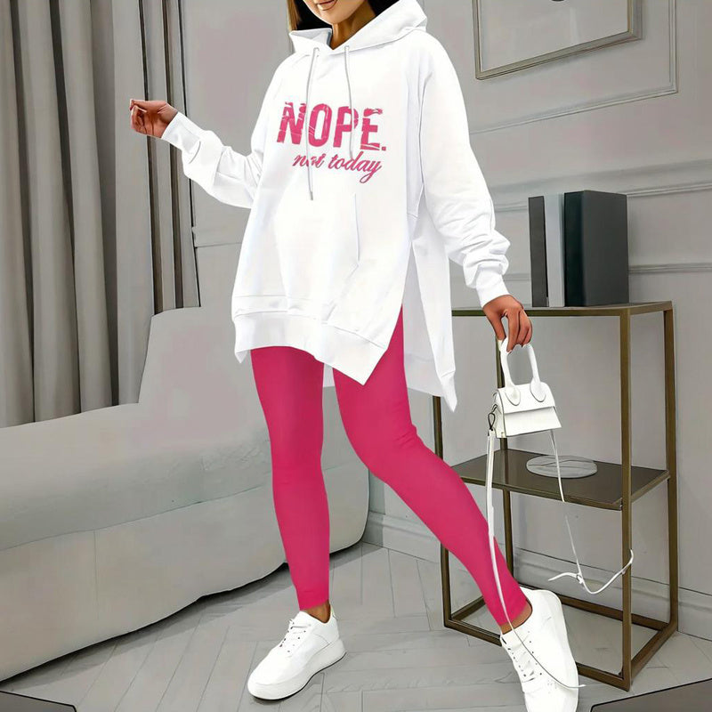 Lässiges zweiteiliges Set aus einfarbigen Leggings und Kapuzenpullover mit Buchstabenaufdruck