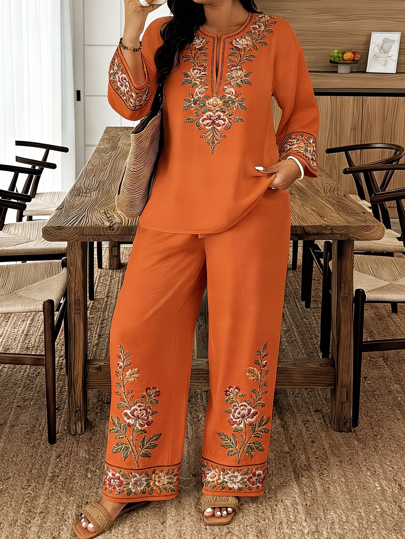 Ethnische zweiteilige Kombination für Damen mit langärmeligem Oberteil und Cropped-Hose