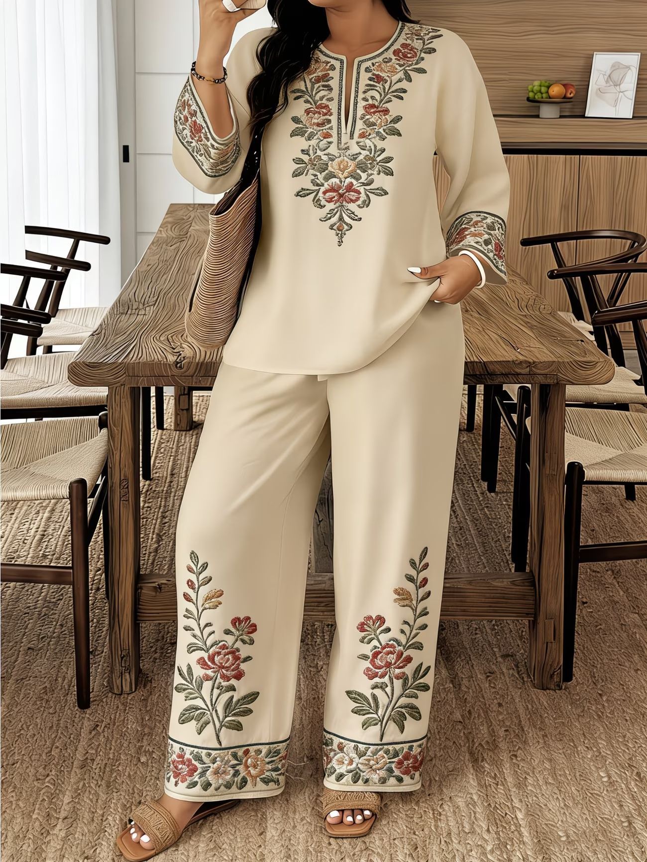 Ethnische zweiteilige Kombination für Damen mit langärmeligem Oberteil und Cropped-Hose
