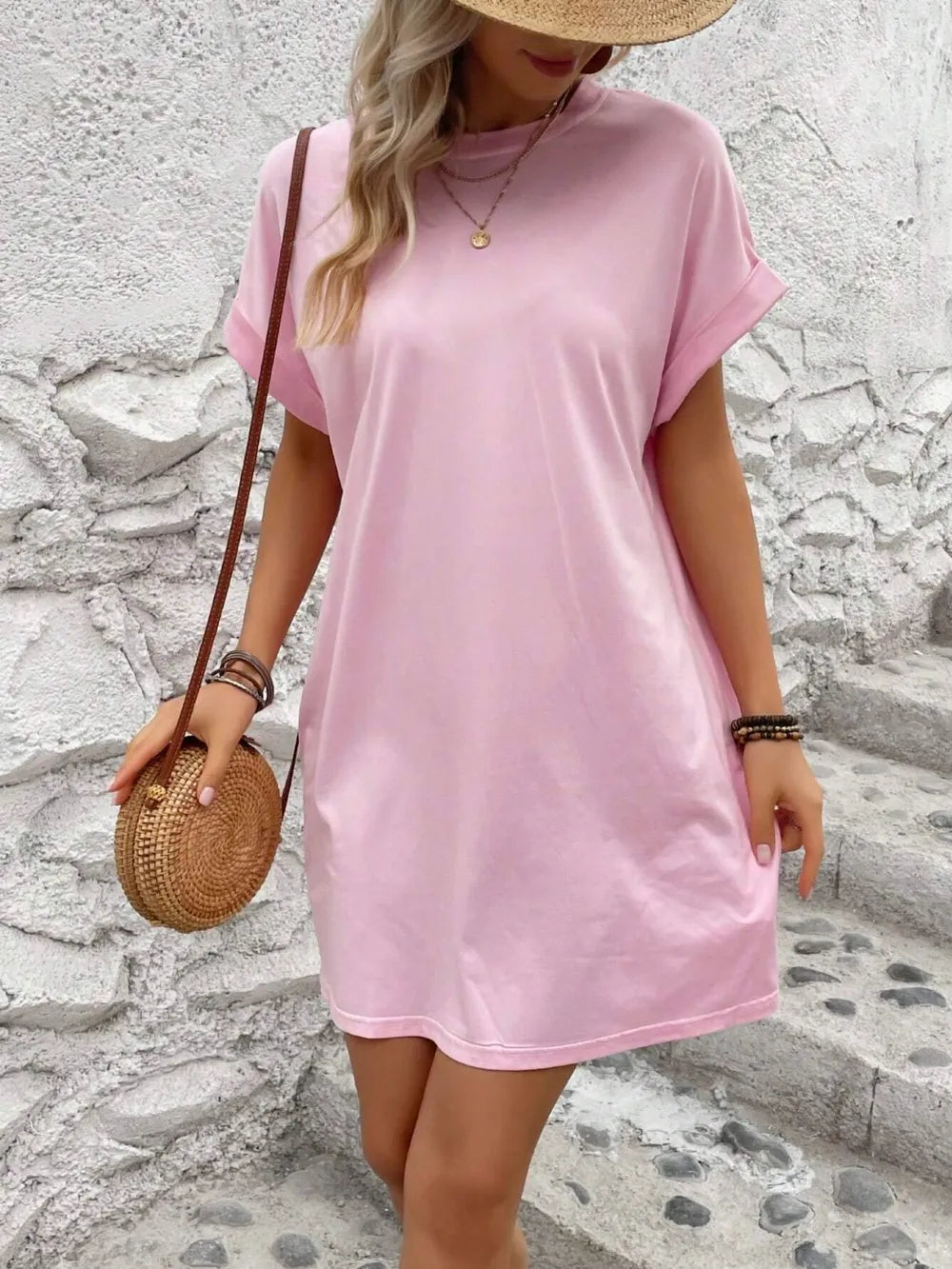 Rundhals-Minikleid mit kurzen Ärmeln