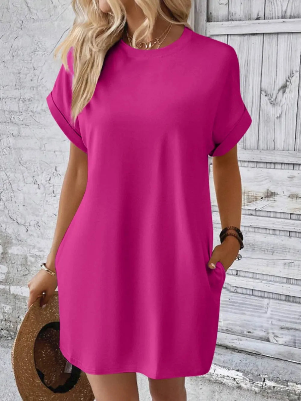 Rundhals-Minikleid mit kurzen Ärmeln