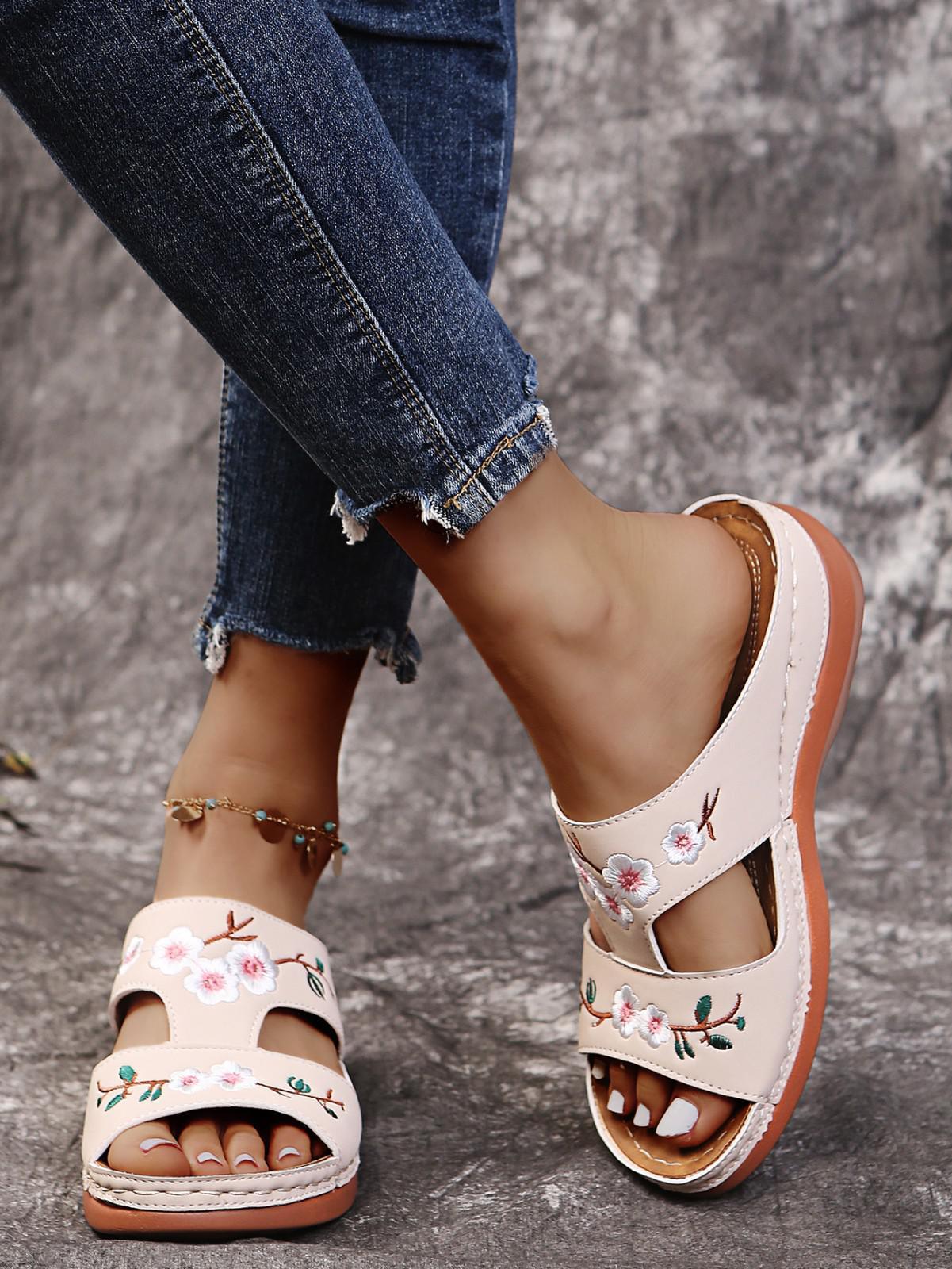 Woman Flower Platform Colorful Shoes Comfortable Casual Sandals For Women Comfortable Flower Clip Toe Summer Beach Sandals Fashion Ladies Platform Dress Shoes